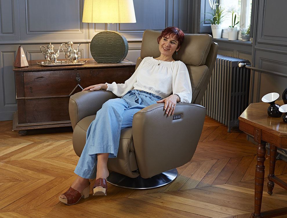 Fauteuil Relax électrique Olympia – Rouge, En Bois Et Tissu – Occasion Bon état